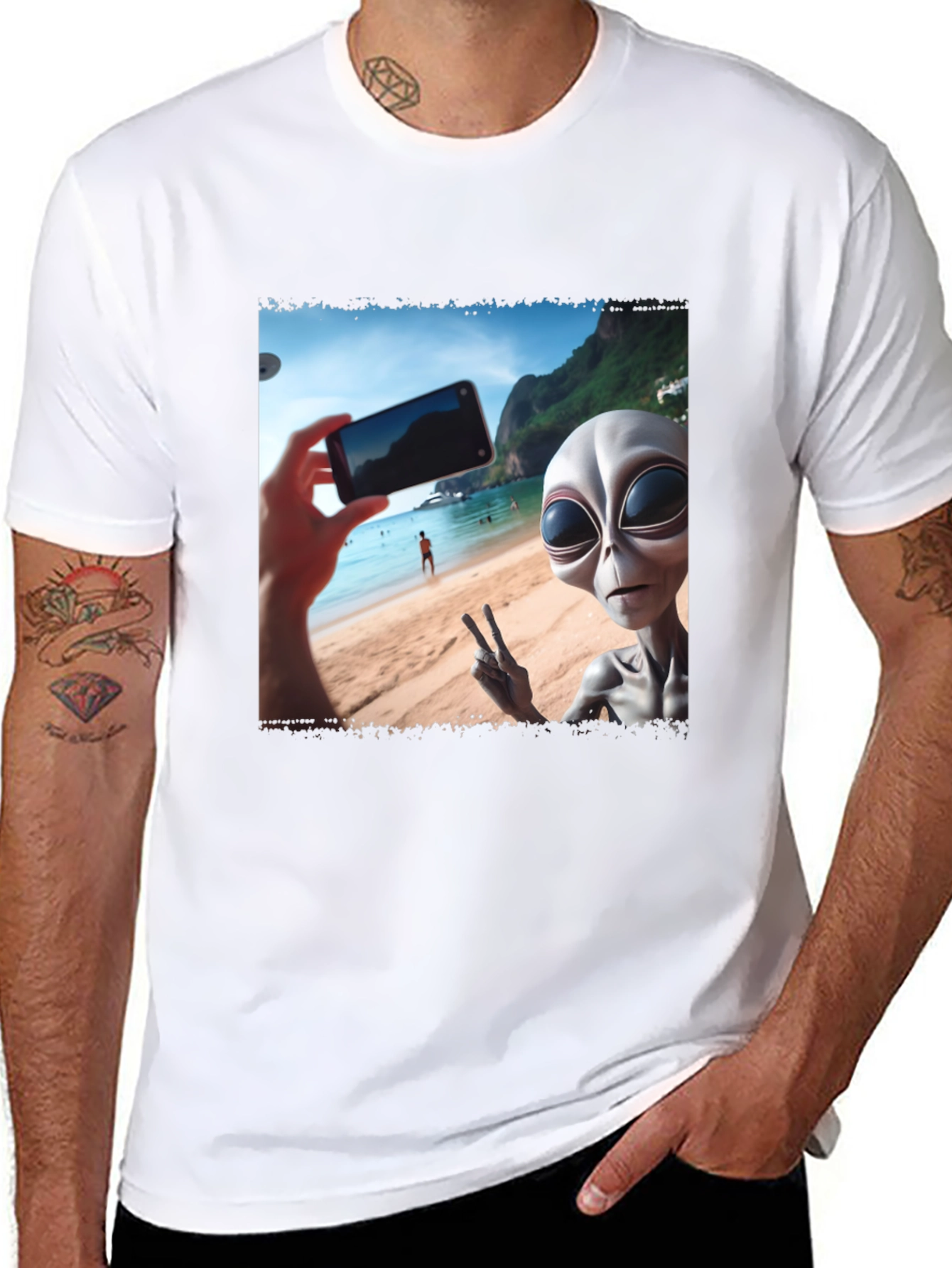 Alien Selfie T-Shirt - Beach Vacation